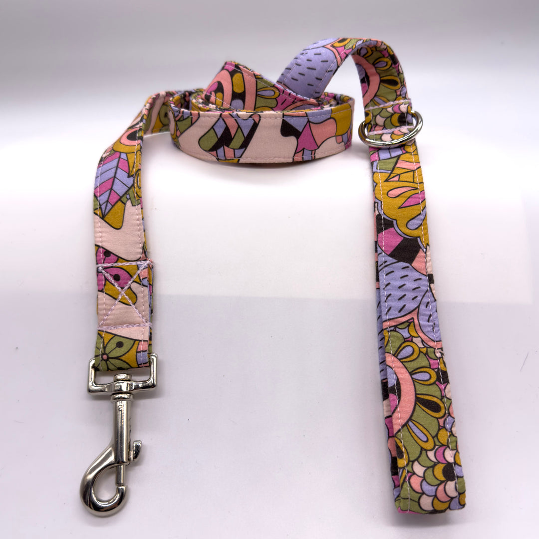 Dog Leash - Retro Floral Fantasy in Coral Pink