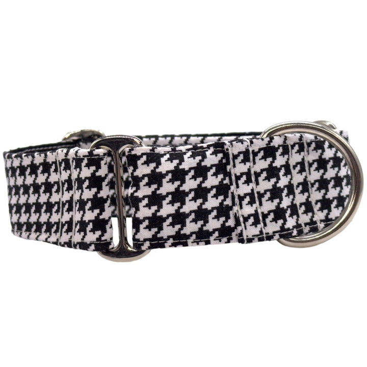 front view black and white houndstooth martingale collar