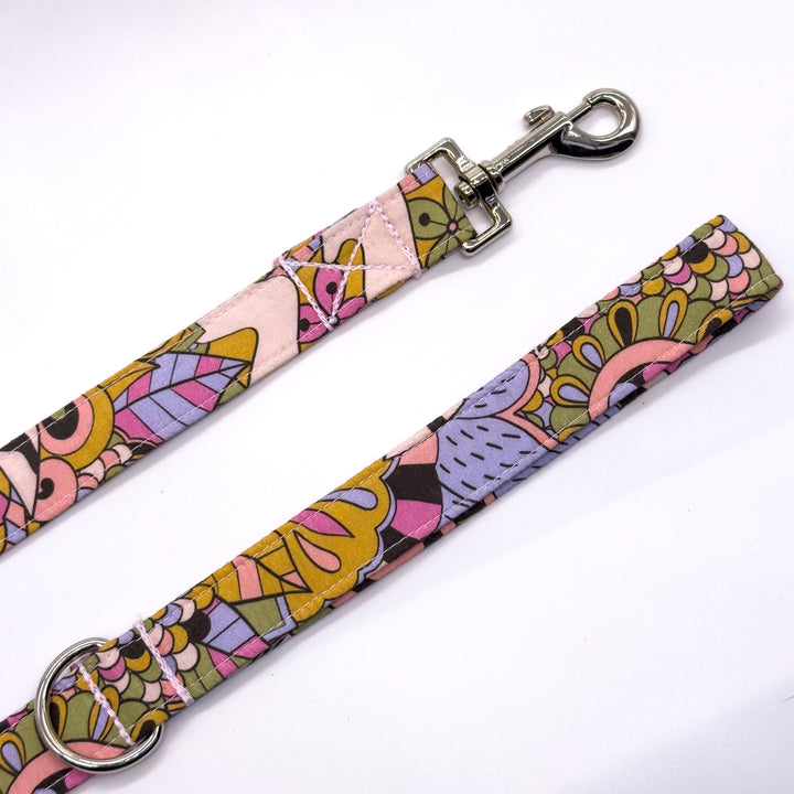 Dog Leash - Retro Floral Fantasy in Coral Pink